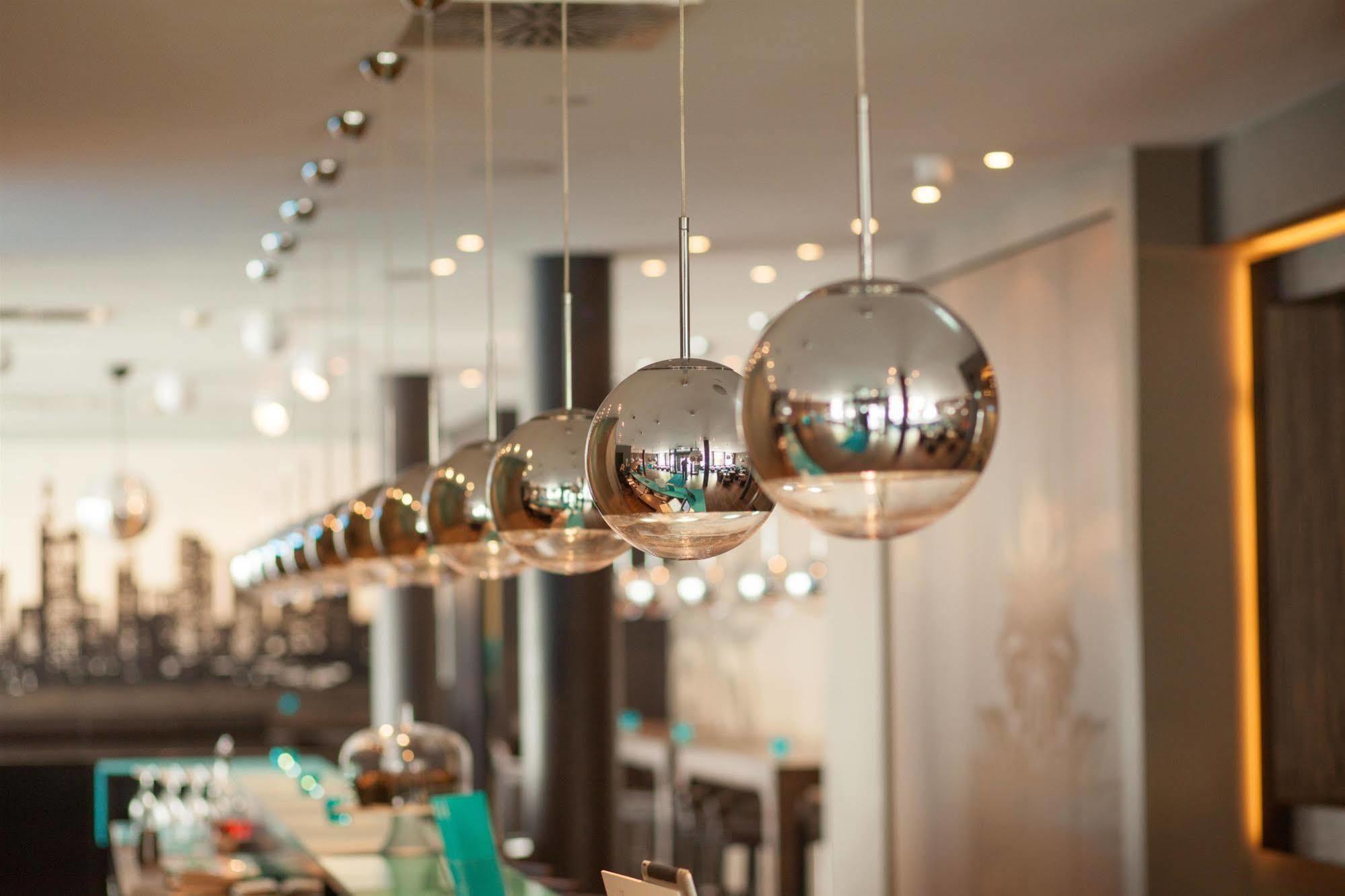 Motel One Frankfurt-Eastside Φραγκφούρτη Εξωτερικό φωτογραφία
